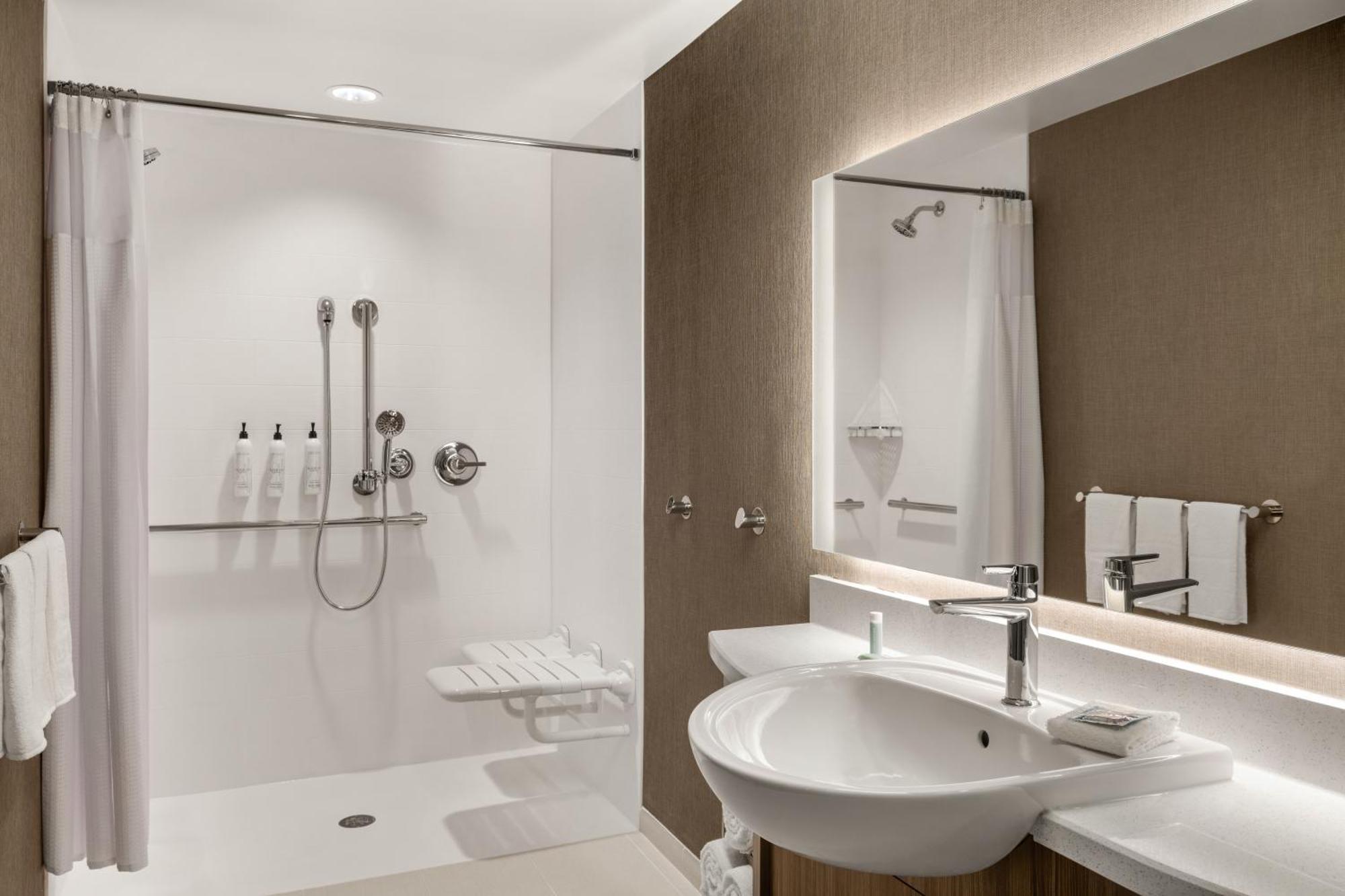 Springhill Suites By Marriott Menomonee Falls ภายนอก รูปภาพ