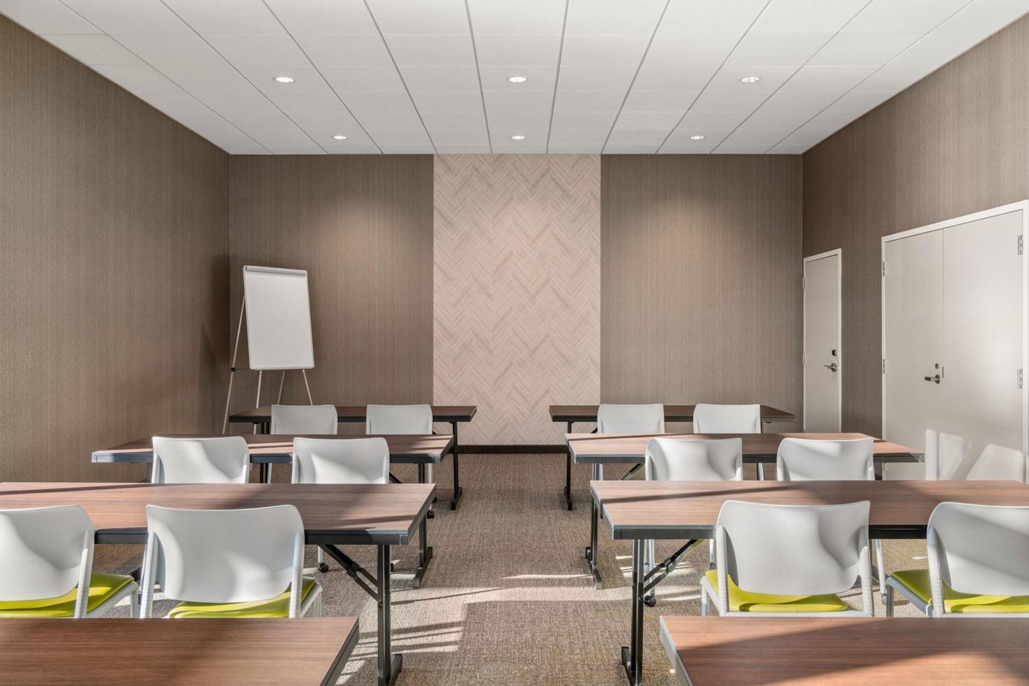 Springhill Suites By Marriott Menomonee Falls ภายนอก รูปภาพ