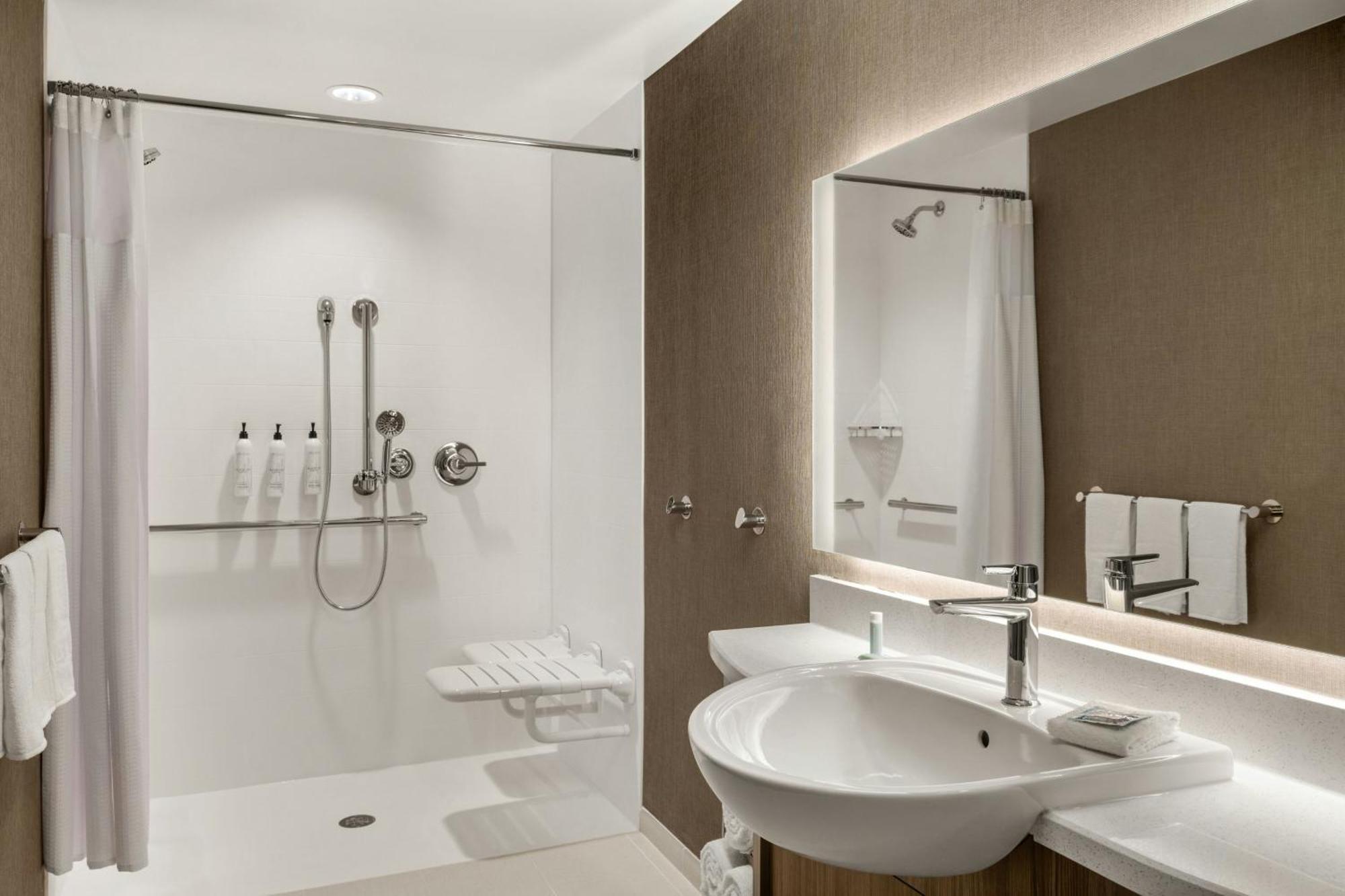 Springhill Suites By Marriott Menomonee Falls ภายนอก รูปภาพ
